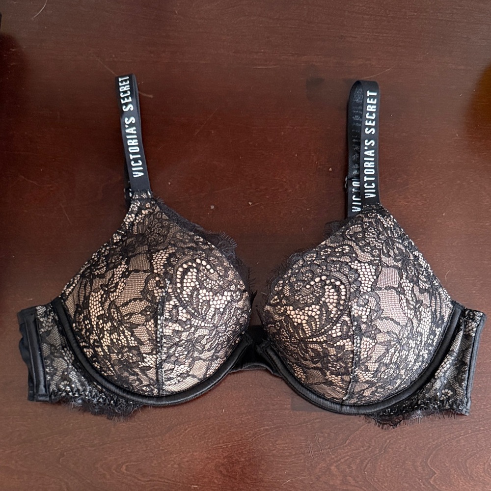 Victoria's Secret Black and Cream Lace Bra